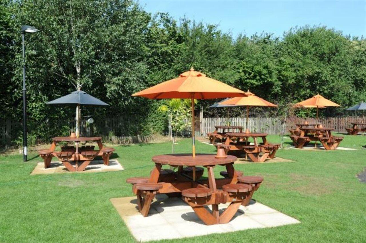Premier Inn Premier Inn Southend Airport Экстерьер фото