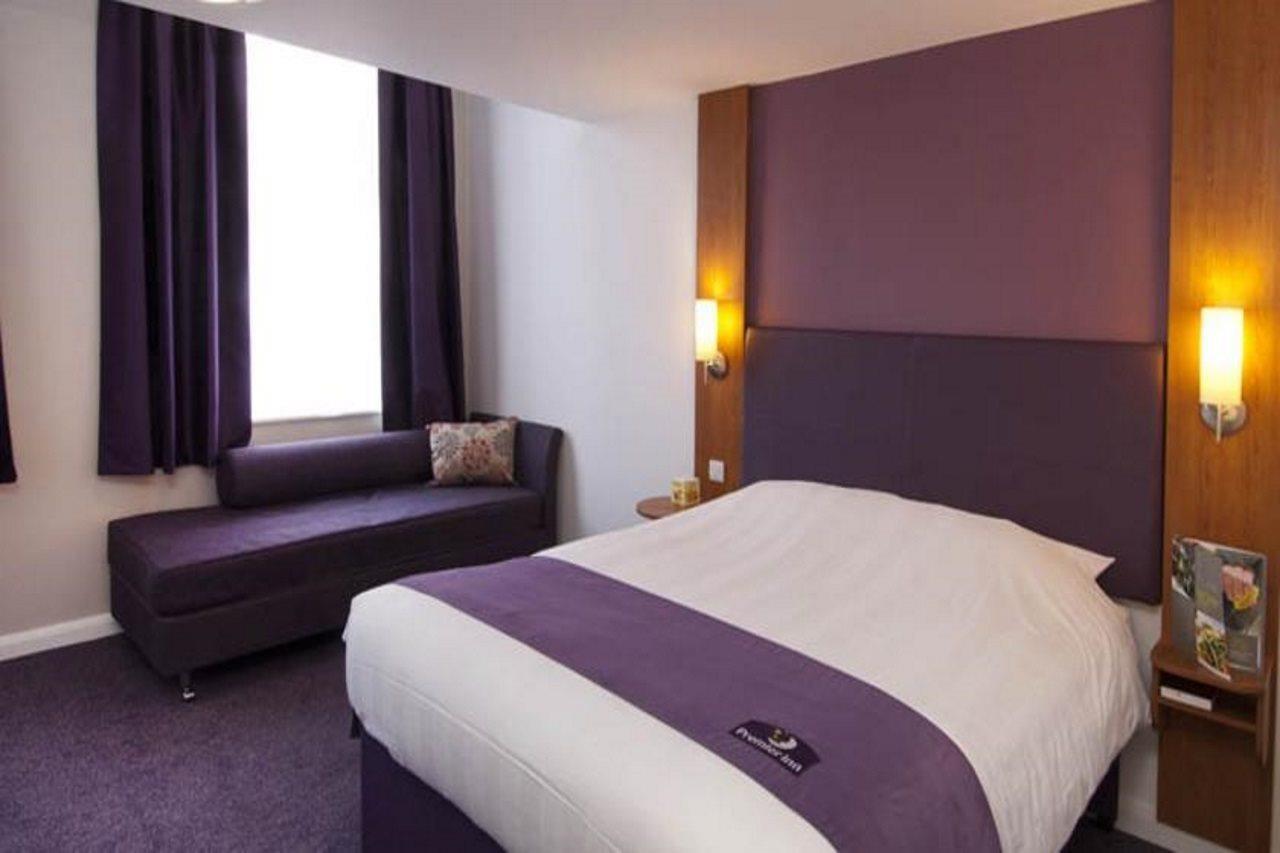 Premier Inn Premier Inn Southend Airport Экстерьер фото