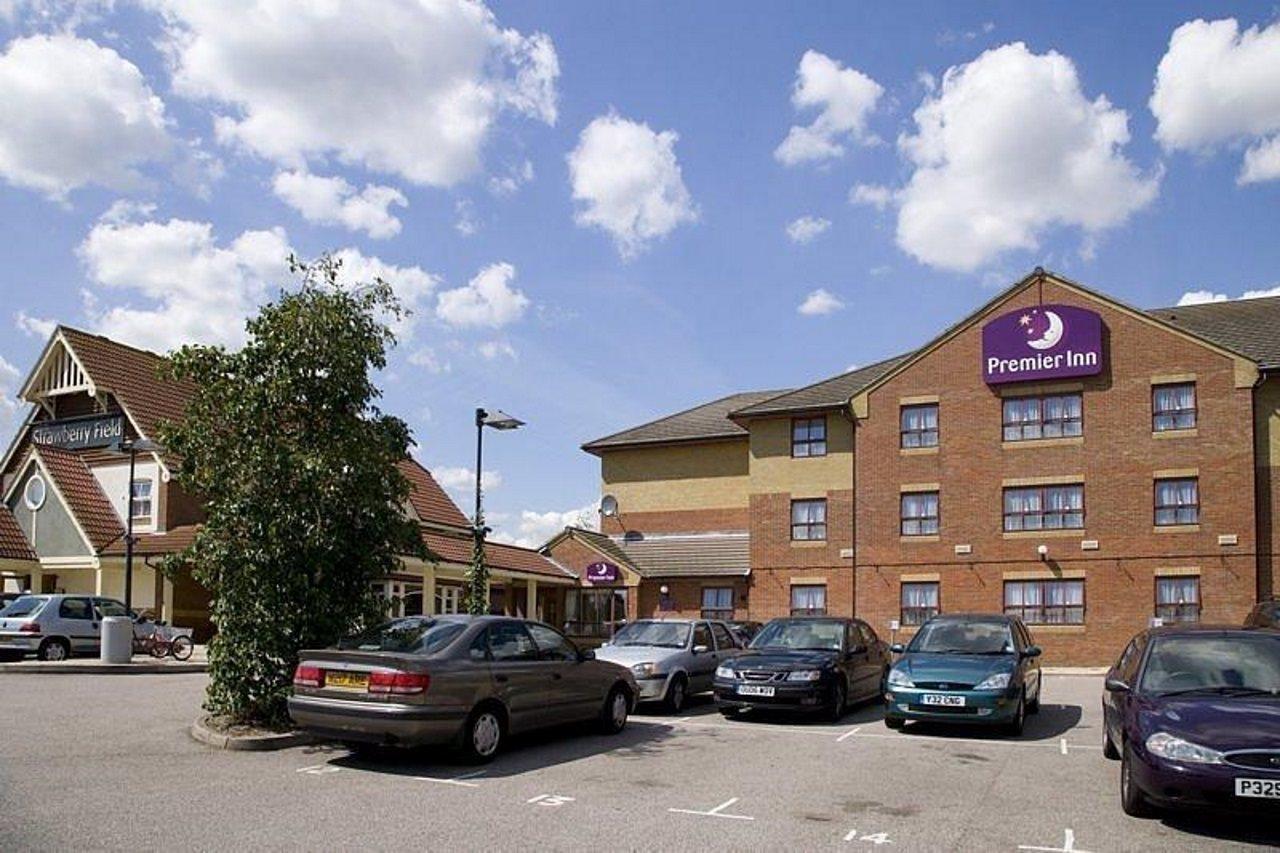 Premier Inn Premier Inn Southend Airport Экстерьер фото
