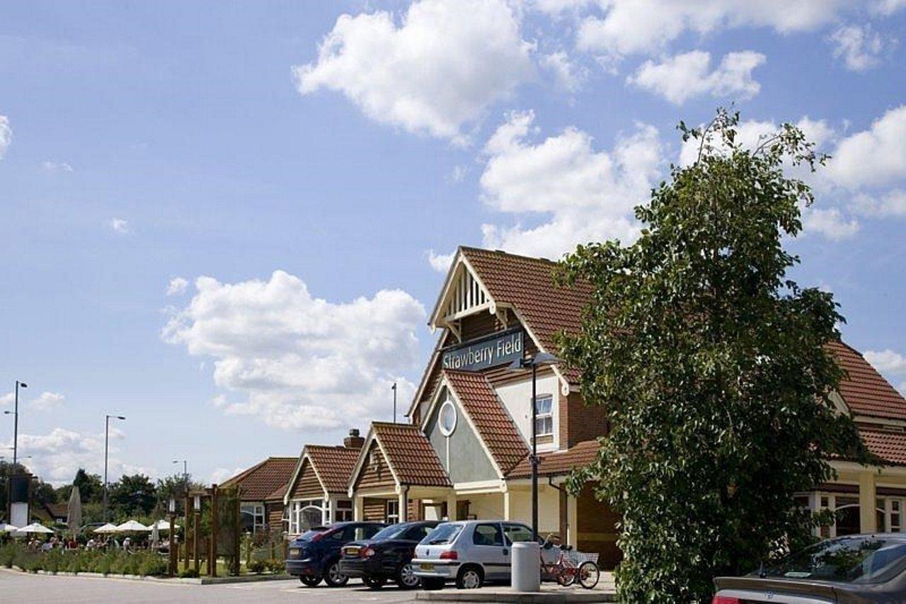 Premier Inn Premier Inn Southend Airport Экстерьер фото