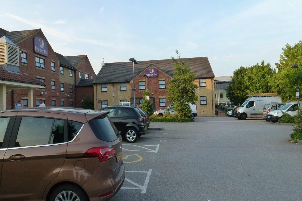 Premier Inn Premier Inn Southend Airport Экстерьер фото