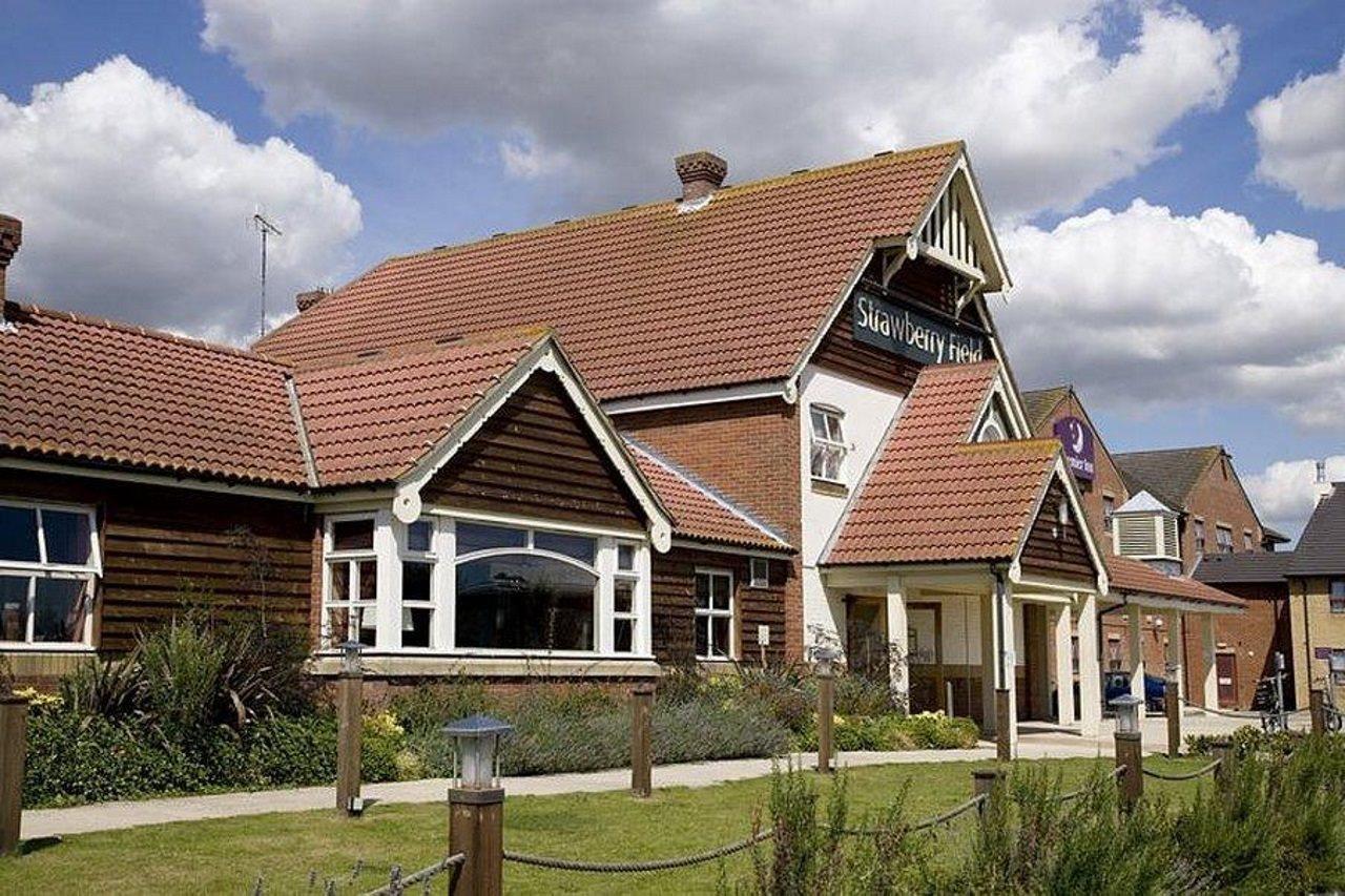 Premier Inn Premier Inn Southend Airport Экстерьер фото